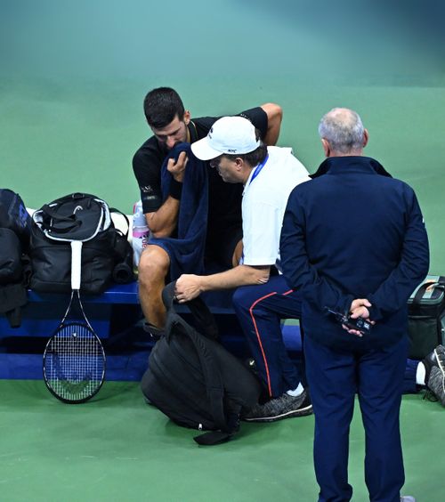 Probleme pentru Djokovic   Nole a avut nevoie de îngrijiri medicale, după victoria cu Cameron Norrie,   de la US Open:  „Sunt mai îngrijorat ca niciodată”