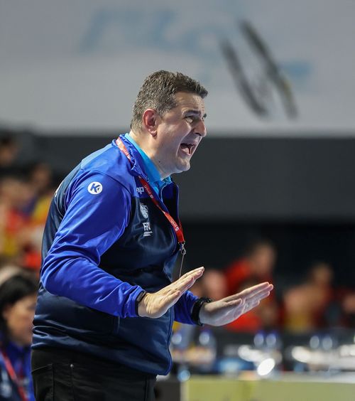 Pera, conflict cu arbitrul    FOTO.  Decizia care   l-a scos din sărite  pe antrenor în prima etapă din Liga Florilor