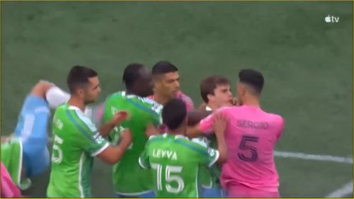 Luis Suarez a pornit o bătaie genreală între jucătorii lui Inter Miami și Seattle Sounders. Foto: Captură „X”, @Intermiamicfhub și @cafecitogol