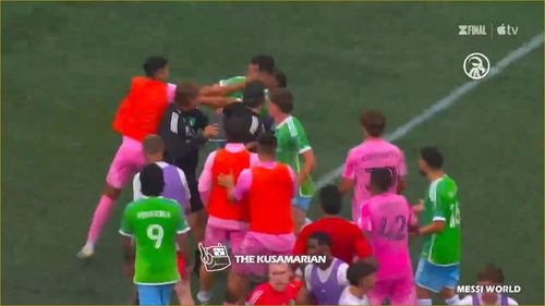 Luis Suarez a pornit o bătaie genreală între jucătorii lui Inter Miami și Seattle Sounders. Foto: Captură „X”, @Intermiamicfhub și @cafecitogol