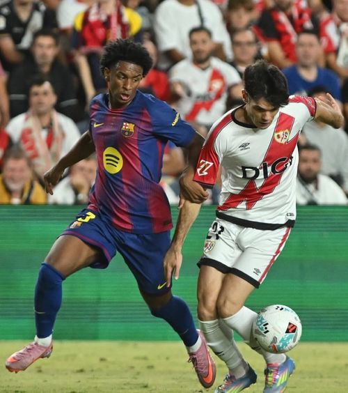 Fără VAR în prima repriză  Probleme la meciul dintre   Rayo Vallecano și Barcelona  » Lamine Yamal, penalty contestat