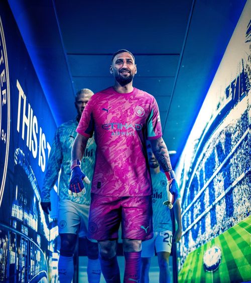 Donnarumma, prezentat oficial    VIDEO.  Portarul italian a semnat pe   cinci ani  cu Manchester City: „Ciao, Gigio!” » Suma plătită de englezi
