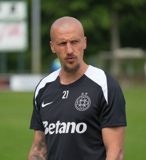 Șoc la FCSB!  Chiricheș a fost scos de pe ambele liste: extern și Liga 1. Ce jucători sunt aleși pentru Europa League +   Apariție-surpriză