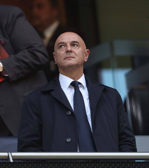 Cutremur la Tottenham  Omul care l-a adus pe Drăgușin   pleacă după aproape 25 de ani!