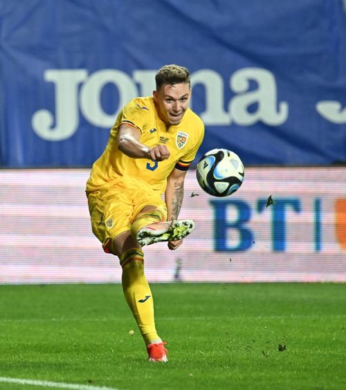 Surprize în echipa de start   Mircea Lucescu îl va titulariza azi pe Louis Munteanu. Cine dintre   Dobre și Baiaram  va fi în primul 11