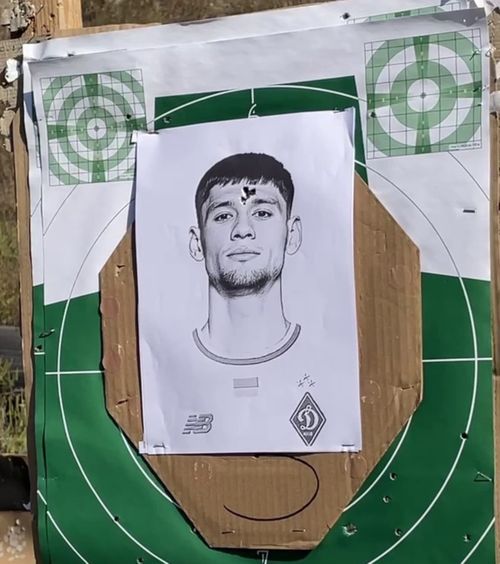  Trag în Blănuță!    Amenințat cu moartea:  ultrașii lui Dinamo Kiev i-au pus portretul ca țintă în poligon » Atenție, imagini care vă pot afecta