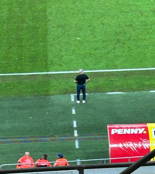 Ce nu s-a văzut la TV la România - Canada  Lucescu și imaginea deznădejdii:   cum a fost surprins selecționerul  + ce s-a întâmplat după ultimul fluier