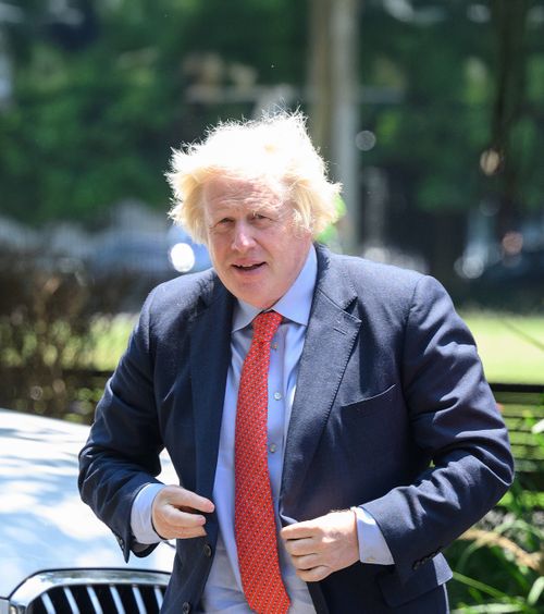 „Cât i-ați da lui Hitler?”  Dialog aiuritor între fostul premier britanic și un patron faimos din fotbal:   „Rusia să păstreze o parte din Ucraina”