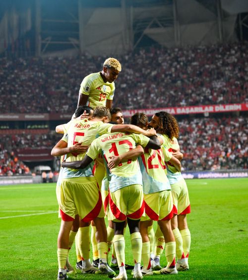 Demolați de Spania  Turcii,   umiliți acasă!  Au luat gol după gol în fața a 40.000 de fani