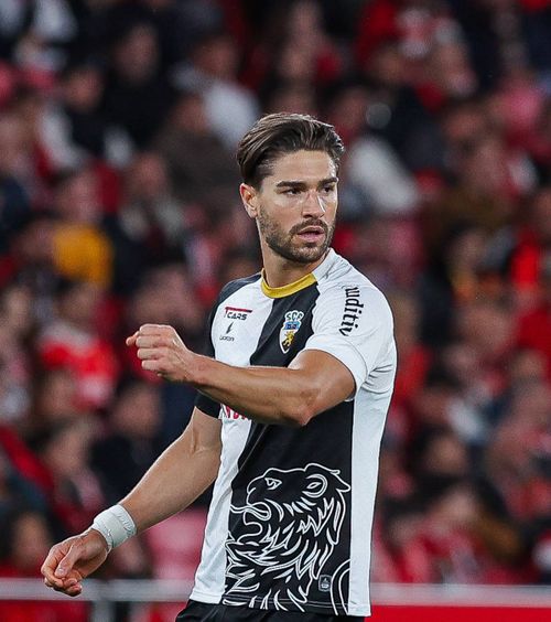 Dinamo nu renunță la Ribeiro  Motivul pentru care fundașul   nu a semnat încă:   „Sunt discuții”