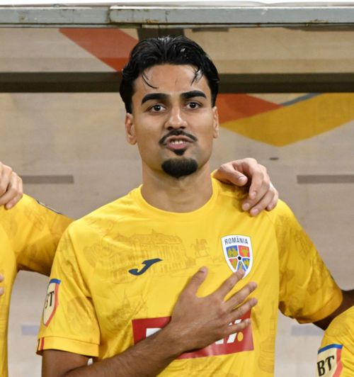 Explicațiile lui Lucescu  De ce n-au jucat   Mitriță și Baiaram:  „Primul aleargă foarte puțin, al doilea e mereu legat la genunchi”. Replică pentru MM Stoica