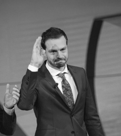 Găsit în casă fără viață  Fostul   președinte  al clubului Palermo a murit la 41 de ani » Prima ipoteză a italienilor