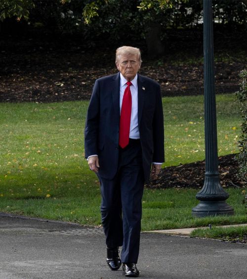 Trump divizează peste tot  Președintele SUA a fost   prezent în tribunele Yankee Stadium.  O parte dintre spectatori l-au huiduit, ceilalți l-au ovaționat