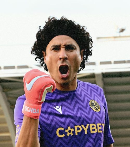 S-a întors de la cafea   A dispărut înainte să semneze contractul, iar după   10 zile  a fost prezentat de o echipă din altă țară