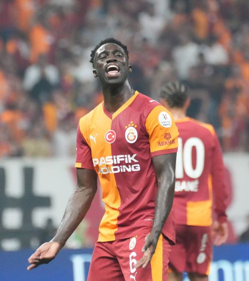 Protest în Super Ligă  Jucătorii   au întârziat  începerea partidelor. Ce s-a întâmplat