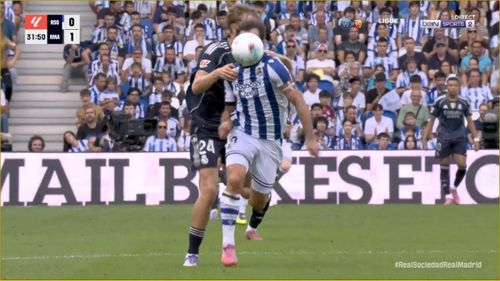 Momentul în care a fost eliminat Dean Huijsen. Foto: Captură, beIN Sports 2