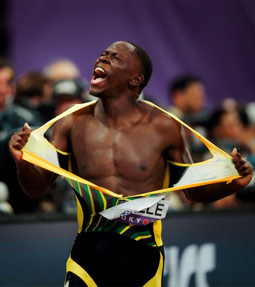 Ce surpriză! Supercursă la 100 m    VIDEO.  Jamaicanul Seville,   noul campion mondial.  E cel mai rapid atlet al momentului » Bolt, în culmea fericirii