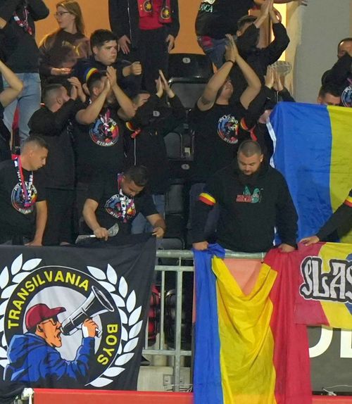 Tricouri speciale  Cum au apărut   fanii FCSB  la meciul de la Miercurea Ciuc: răspuns pentru gazde 
