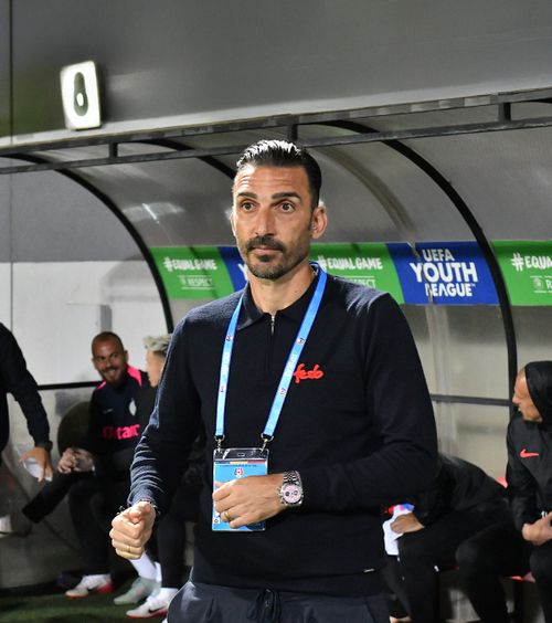 Charalambous atrage atenția  Antrenorul a evidențiat   minusurile   de la FCSB: „O spun de la începutul sezonului”