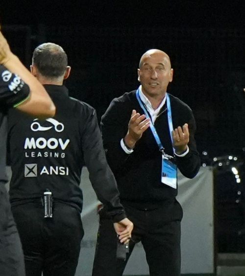 „Am fost incomozi pentru FCSB”    Robert Ilyeș,  după remiza cu campioana României: „Echipele mari sunt ajutate de arbitri”