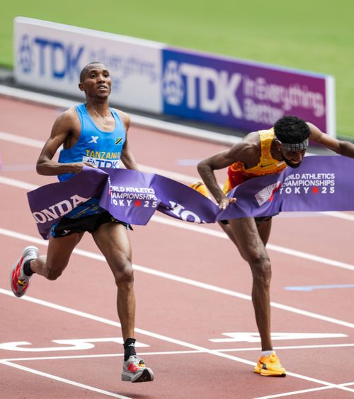 Istoric! Fotofiniș la maraton!    VIDEO.  După 42,195 km, un tanzanian și un german au fost   despărțiți de 0,03 secunde la Mondiale: „Ca la 100 m!”
