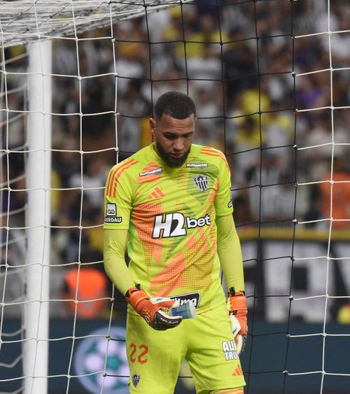 „Mi-au hărțuit sexual fetița”  Un fotbalist vorbește despre incidente șocante în parcarea stadionului. Victima?   Fiica lui de 13 ani!