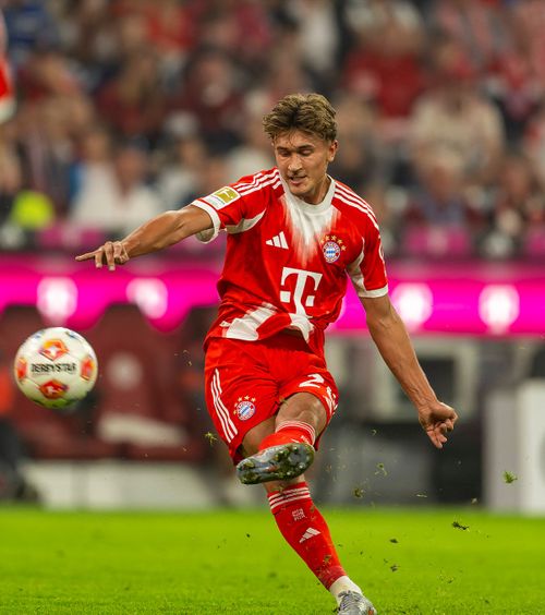 Românul e imaginea lui Bayern  Șvabul bănățean căruia   GOLAZO.ro  i-a aflat povestea   a debutat în Bundesliga  » Gestul făcut de Kimmich pentru el