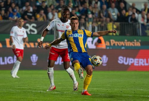 Meciul dintre Dinamo și Petrolul (3).jpg