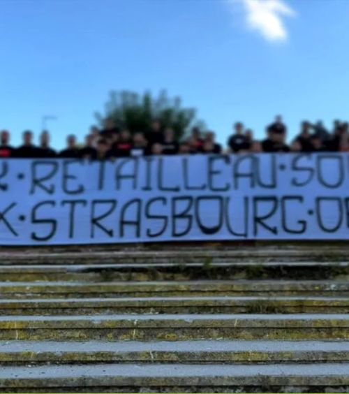 Au vrut să susțină neonaziștii!    Blocați de jandarmi!  Cu ce banner voiau să intre ultrașii lui Dinamo pe „Ilie Oană”