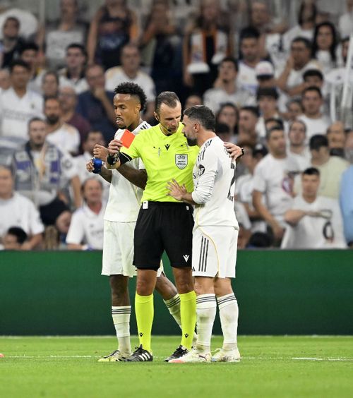 Real, favorizată de arbitri?    FOTO.  Experții ziarului Marca au analizat, pentru GOLAZO.ro,   fazele controversate   din Real Madrid – Marseille » Care e verdictul
