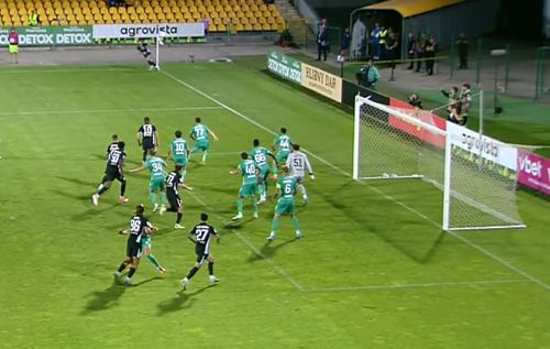 Blănuță, autogol în Oleksandriya - Dinamo Kiev. Capturi YouTube UPL TV (1).jpg