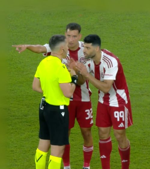 Arbitrii români, seară dificilă     Istvan Kovacs,  salvat de VAR în Liga Campionilor + Și Marian Barbu a verificat 3 faze