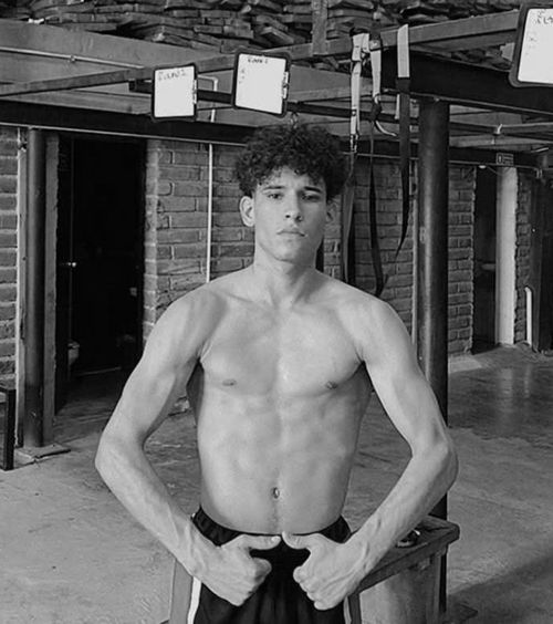 Boxer asasinat!  Un sportiv de 21 de ani a fost găsit   înfășurat într-o pătură  la granița dintre SUA și Mexic » Detalii macabre