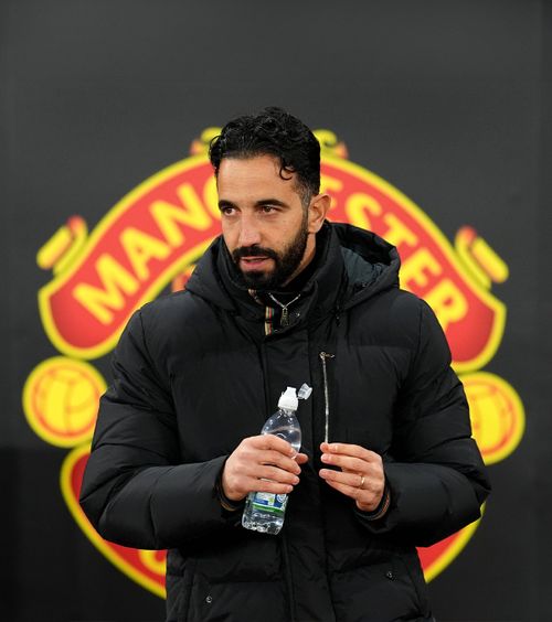 Clauza îl mai ține-n viață 42 de zile!  Ruben Amorim nu a fost demis de Manchester doar pentru că șefii   vor să-i dea mai puțini bani  » Ce sumă ar încasa