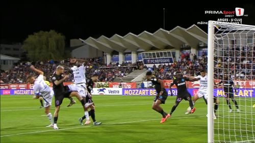 Faultul lui Dennis Politic și eroarea lui Alhassan Foto captură ecran Prima Sport (7).jpeg