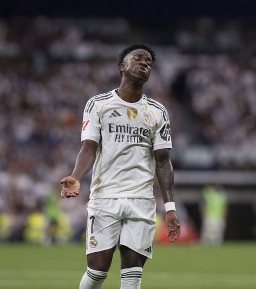 Tensiuni la Real Madrid    FOTO.  Vinicius,   reacție nervoasă  după decizia lui Xabi Alonso + Dialog aprins pe gazon între ce doi