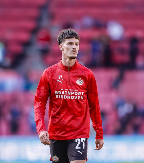 Man, uitat pe bancă în derby  Românul a fost din nou   rezervă neutilizată  la PSV » Meciul cu Ajax a avut un final încins