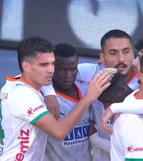 Ianis Hagi, aproape de gol    FOTO.    Cum s-a descurcat în   primul meci ca titular  în Turcia » Gică, în tribune