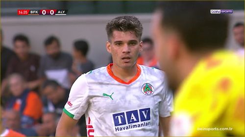 Ianis Hagi, ocazie mare în partida cu Bașakșehir. Foto: Captură, beIN Sports