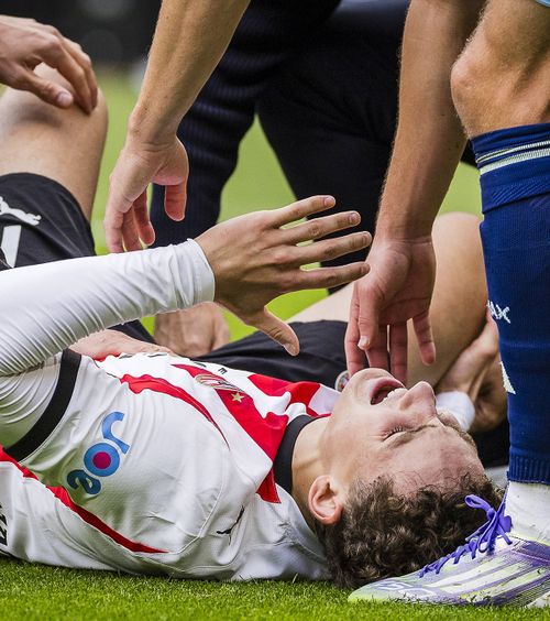 Acum poate profita Man  Ghinionul uriaș al unui coleg poate fi șansa „tricolorului” la PSV:   „Nici nu mai pot să mă uit”