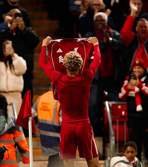 Ekitike, eliminare stupidă    Reacții virale  după ce atacantul lui Liverpool a luat roșu: „Dacă înscrii în finala Ligii Campionilor, la vinclu, pot înțelege”