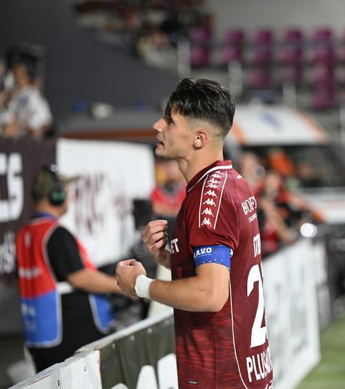 Mesaj de la Diana Șucu   Soția acționarului de la Rapid se implică în conflictul lui Dobre cu fanii:   „Huligani”