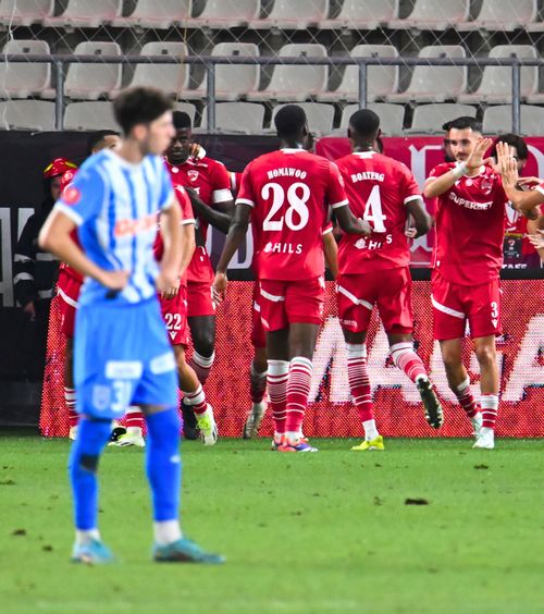 Dinamo îi ironizează pe olteni    FOTO.  Imaginea postată de „câini” la 24 de ore după   egalul cu Craiova