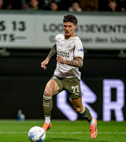 „El a făcut tot!”  Man, prima reușită după 102 minute la PSV.   Surpriza antrenorului și reacția lui Dennis,  la a doua atingere