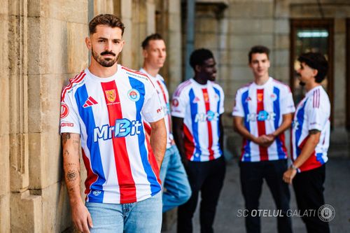 Noul echipament al celor de la Oțelul Foto Facebook @Oțelul (1).jpg