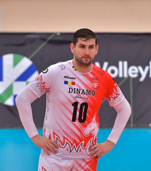 Scandal pe bani publici  Fostul căpitan al României susține că a fost   păcălit de Dinamo!  Ce daune cere jucătorul + explicația incredibilă a clubului