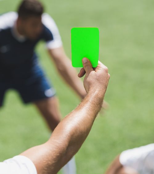 Premieră în fotbal  S-a utilizat   cartonașul verde  într-un meci de la Mondiale » Când poate fi folosit
