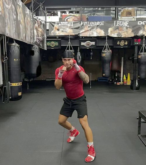 „Nu aveam electricitate și apă”  Campionul european care și-a depășit condiția: „Tatăl și frații mei erau alcoolici, mama cerșea.   Boxul a fost refugiul meu”