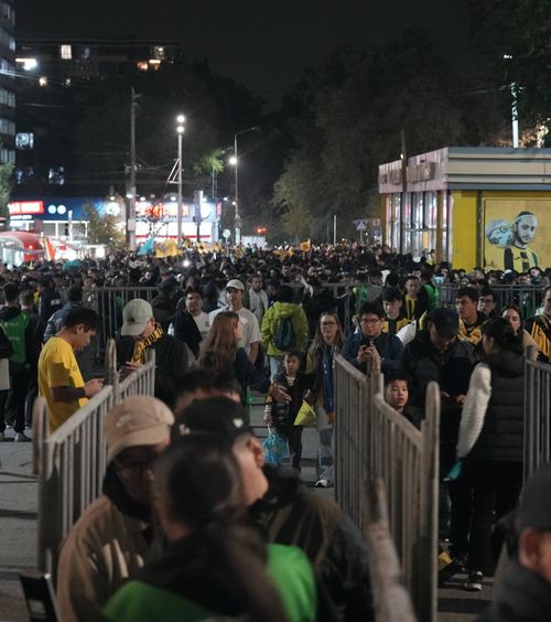 Seară istorică la Almaty  Fanii lui Kairat   au luat cu asalt stadionul  cu 3 ore înaintea meciului de gală contra celor de la Real Madrid