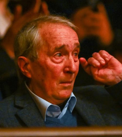 Valentin Ceaușescu, grav bolnav   Omul din umbra Stelei '86   a dat în judecată statul  pentru ajutor financiar!   UPDATE:   Proces suspendat